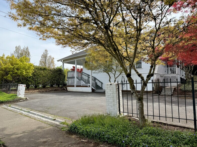 More Photos Of 1415 Commercial St SE, Salem Office For Lease