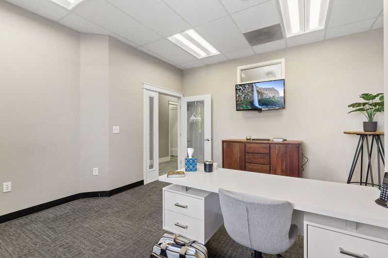 More Photos Of 236 River Vista Pl, Twin Falls Office For Lease