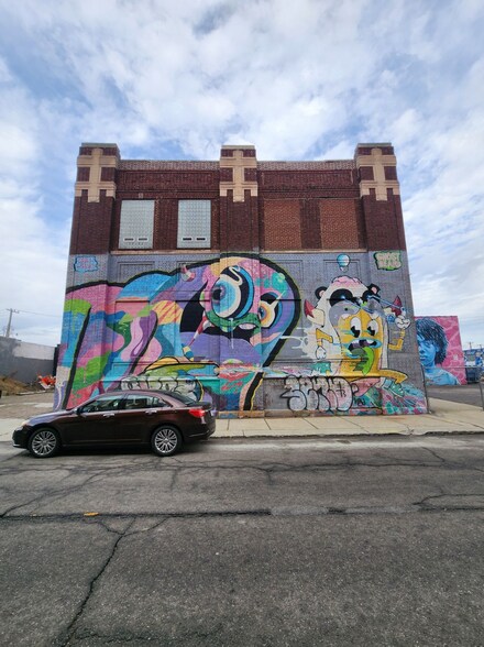 More Photos Of 1561 Adelaide St, Detroit Warehouse For Sale