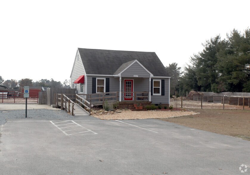 More Photos Of 6067 Camden Rd, Fayetteville Office For Sale