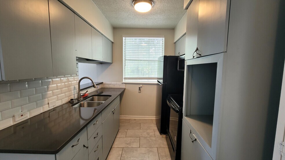 More Photos Of 1635 W Mulberry Ave, San Antonio Apartments For Sale