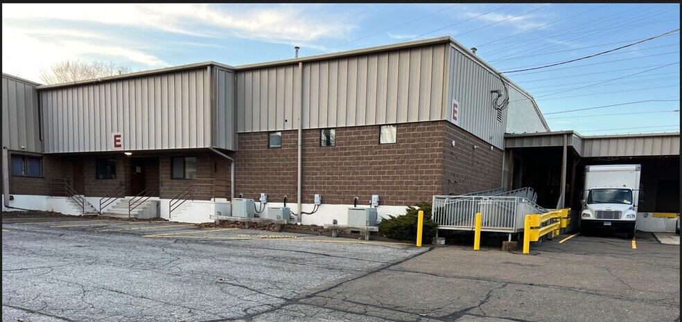 More Photos Of 115 Hood Ter, West Haven Warehouse For Lease