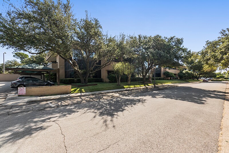 More Photos Of 4300 MacArthur Ave, Dallas Office For Lease