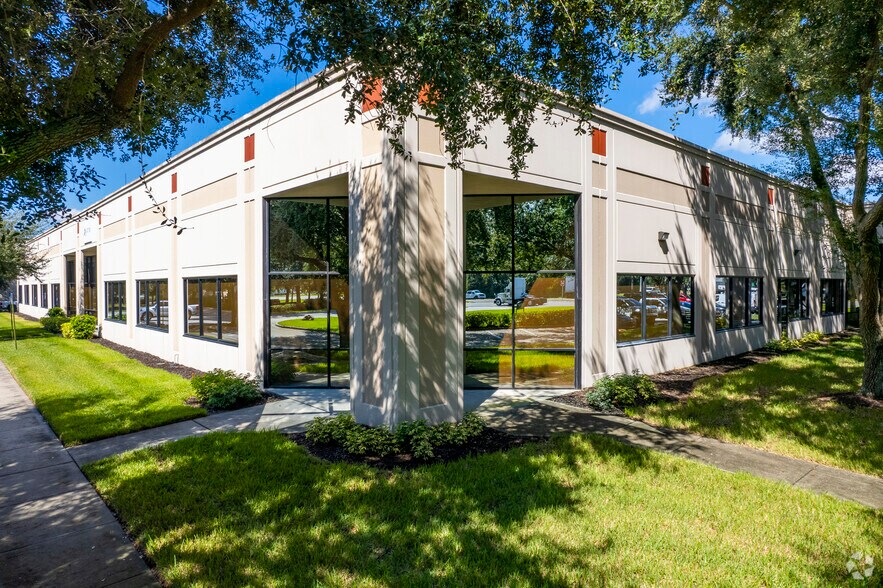 More Photos Of 701-725 S US Highway 301, Tampa Research And Development For Lease