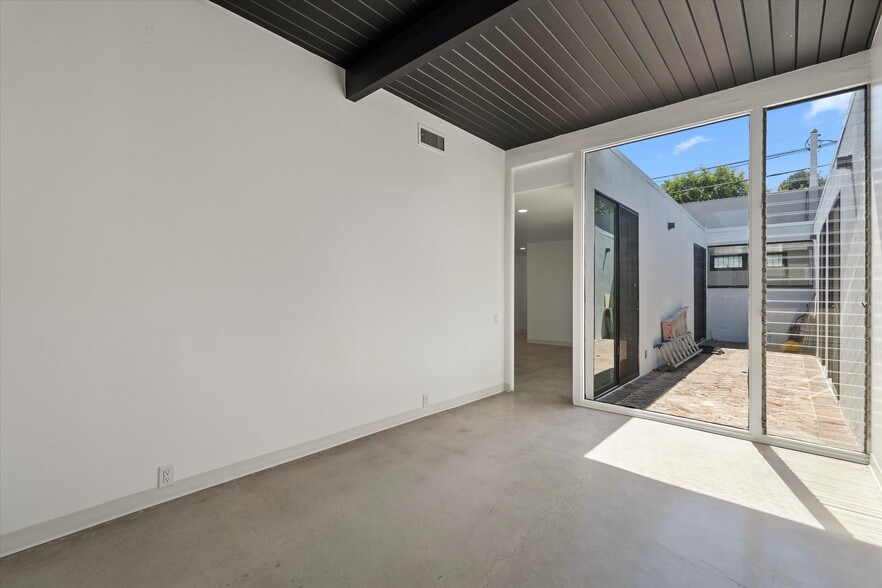 More Photos Of 805 S Gaffey St, San Pedro Loft Creative Space For Sale