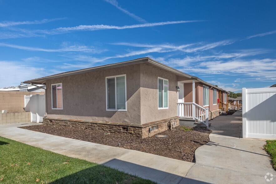 More Photos Of 19131-19161 Delaware St, Huntington Beach Apartments For Sale