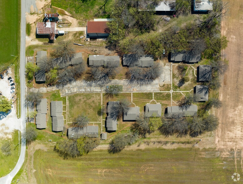 More Photos Of 100 W. Oak St., Webbers Falls Apartments For Sale