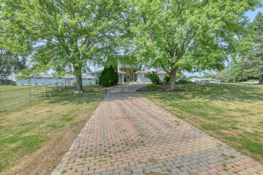 More Photos Of S73W23970 National Ave, Big Bend Flex For Sale