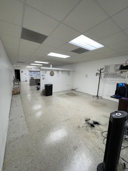 More Photos Of 3815 Bunker Hill Rd, Brentwood Warehouse For Sale