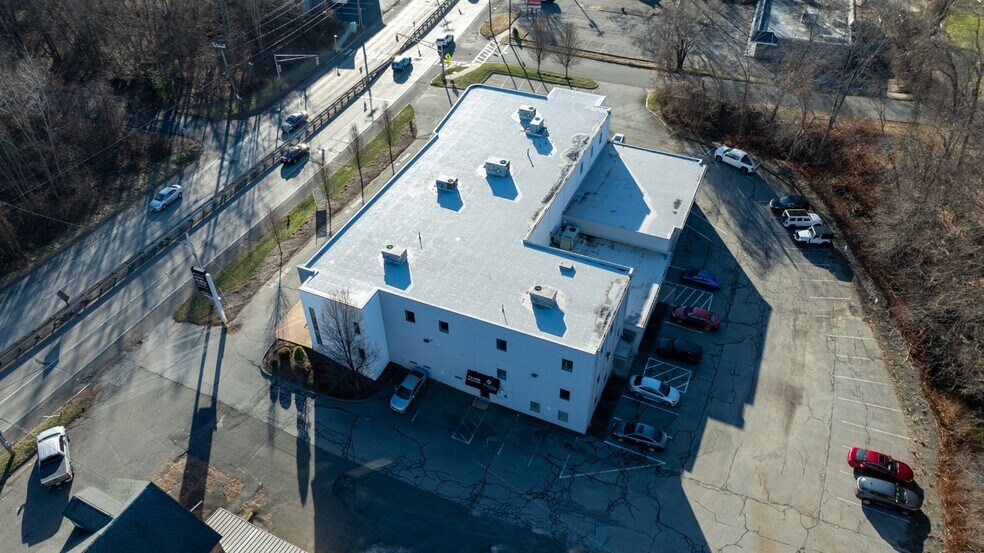 More Photos Of 1680 Riverdale St, West Springfield Storefront Retail Office For Lease