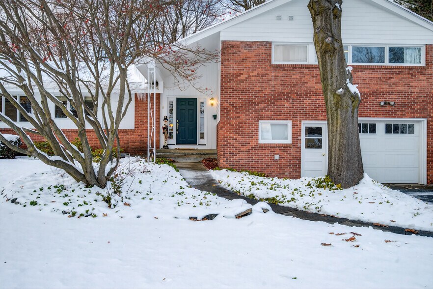 More Photos Of 6 Arbor Dr, Glens Falls Office For Sale