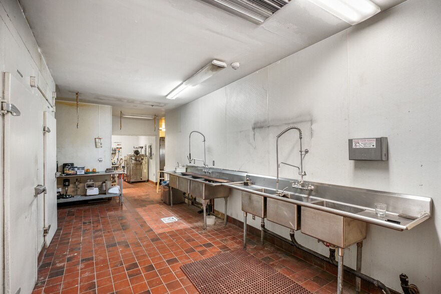 More Photos Of 4070 Country Rd 89, Dunnigan Restaurant For Sale