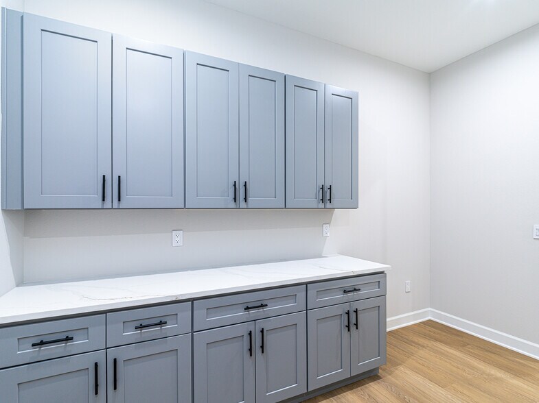 More Photos Of 1325 Main St, Katy Office Residential For Lease