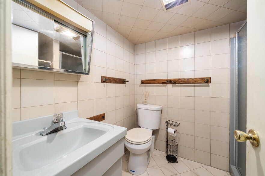 More Photos Of 512 42nd St, Union City Medical For Lease