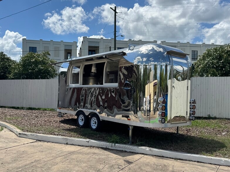 More Photos Of 410 E 37th St, Savannah Freestanding For Lease