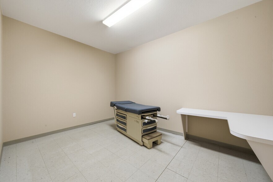 More Photos Of 401 W Interlake Blvd, Lake Placid Office For Sale