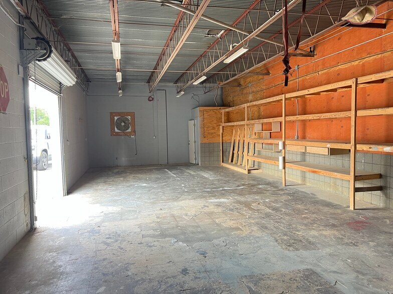 More Photos Of 3911 N Braeswood Blvd, Houston Industrial For Lease