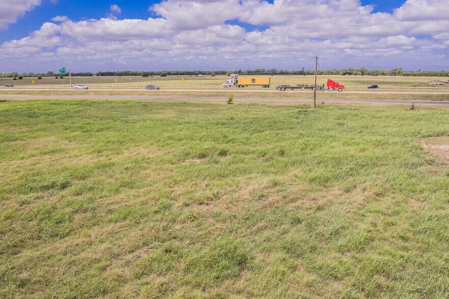 More Photos Of 1601 N Interstate 45, Palmer Land For Sale