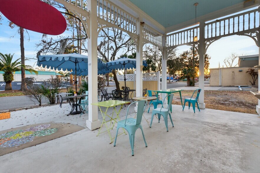 More Photos Of 197 E Church St, Deland Restaurant For Sale