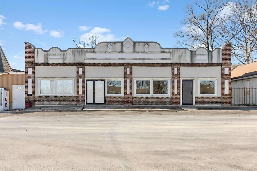 More Photos Of 123 Lake Dr, Lake Peekskill Storefront For Sale