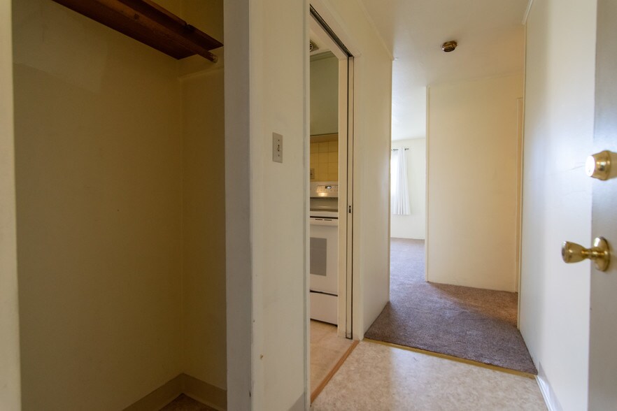 More Photos Of 527 E 1st St, Port Angeles Apartments For Sale