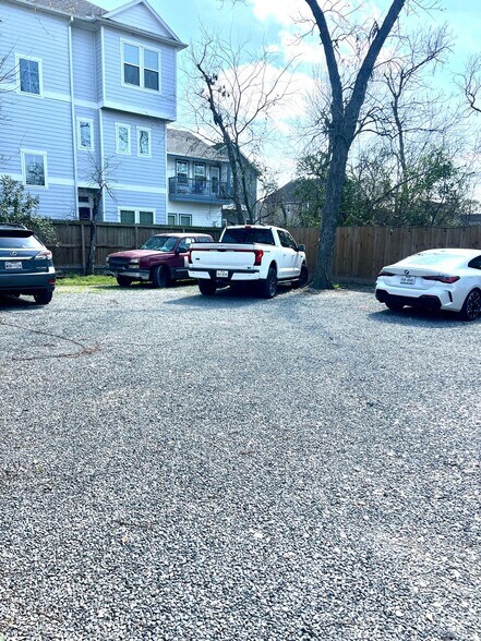 More Photos Of 203 S Lockwood Dr, Houston Apartments For Sale