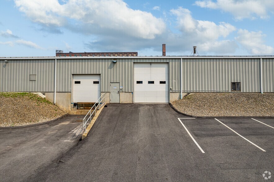 More Photos Of 55 Jackson St, Holyoke Manufacturing For Lease