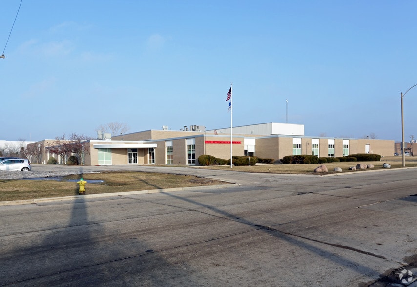 More Photos Of 832 Industrial Dr, Elmhurst Manufacturing For Lease