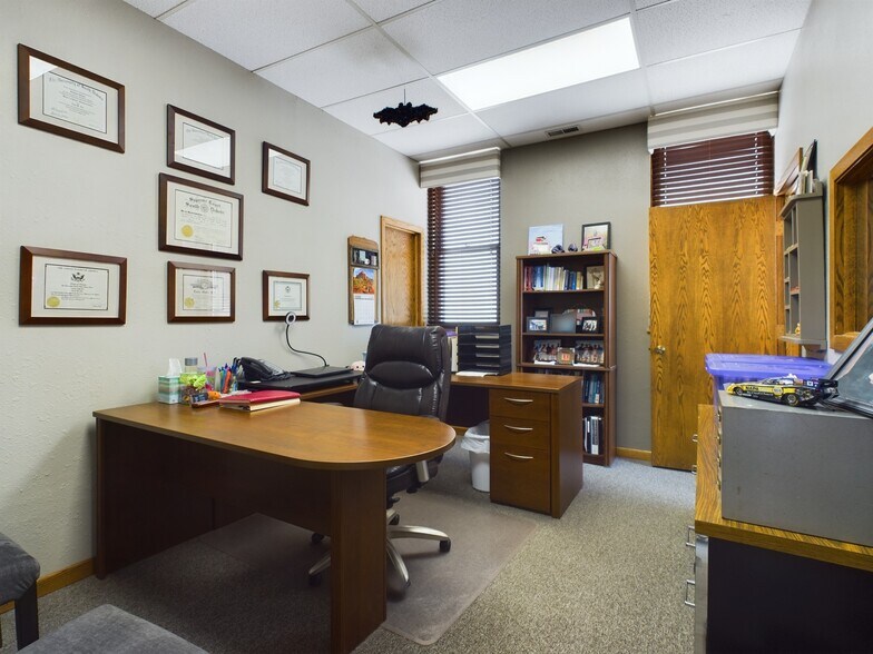 More Photos Of 713 4th Ave, Holdrege Office Residential For Lease