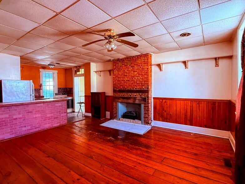 More Photos Of 6 Church St, Nassau Apartments For Sale