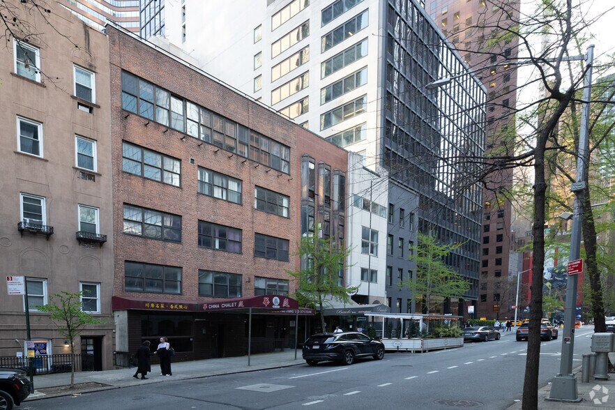Primary Photo Of 216 E 49th St, New York Office For Lease