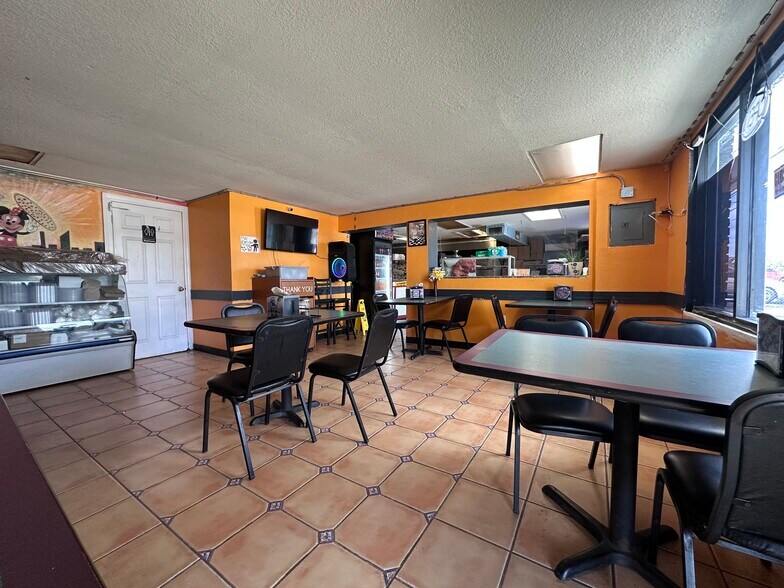 More Photos Of 9852 E Colonial Dr, Orlando Restaurant For Sale