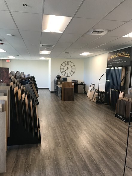 More Photos Of 10604 Industrial Ave, Roseville Flex For Lease