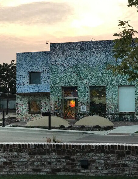 More Photos Of 132 Nacogdoches St, Center Storefront Retail Residential For Sale