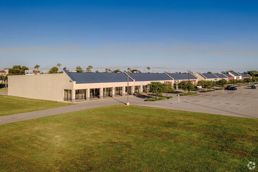 Primary Photo Of 900-942 S Main St, Belle Glade General Retail For Lease