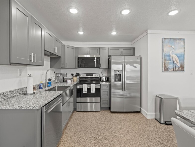 More Photos Of 4291 Shoal Line Blvd, Spring Hill Hotel For Sale