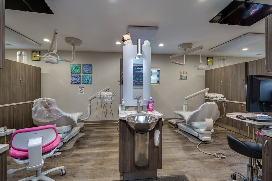 More Photos Of 5671 Far Hills Ave, Dayton Medical For Sale