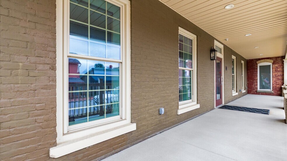 More Photos Of 120 W Main St, Somerset Flex For Sale