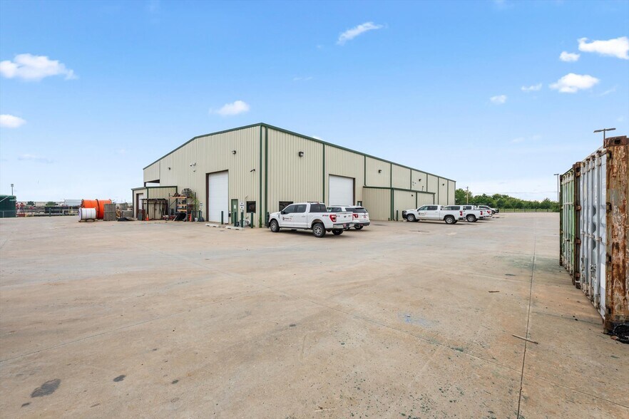 More Photos Of 12400 S Sunnylane Rd, Moore Manufacturing For Lease