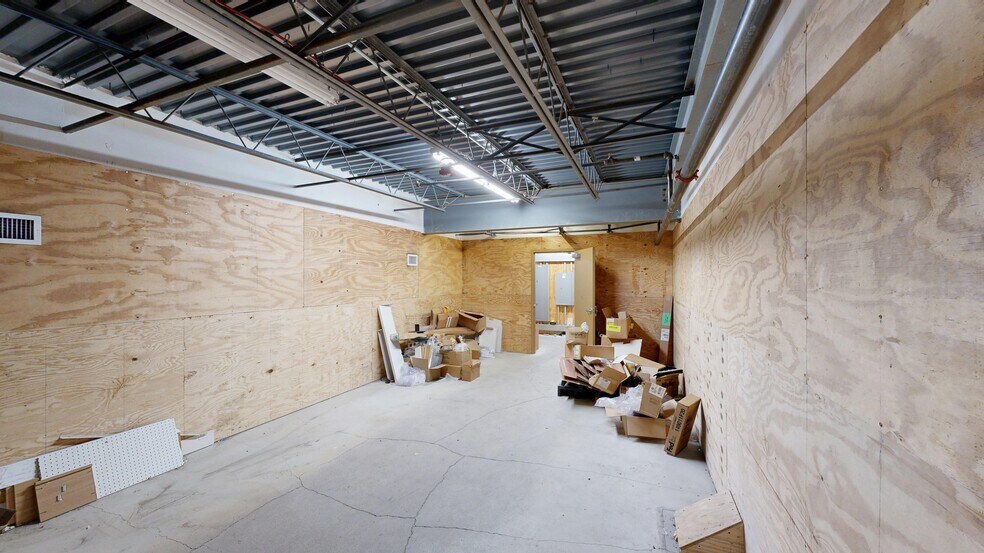 More Photos Of 14941 South Ave, Columbiana General Retail For Sale