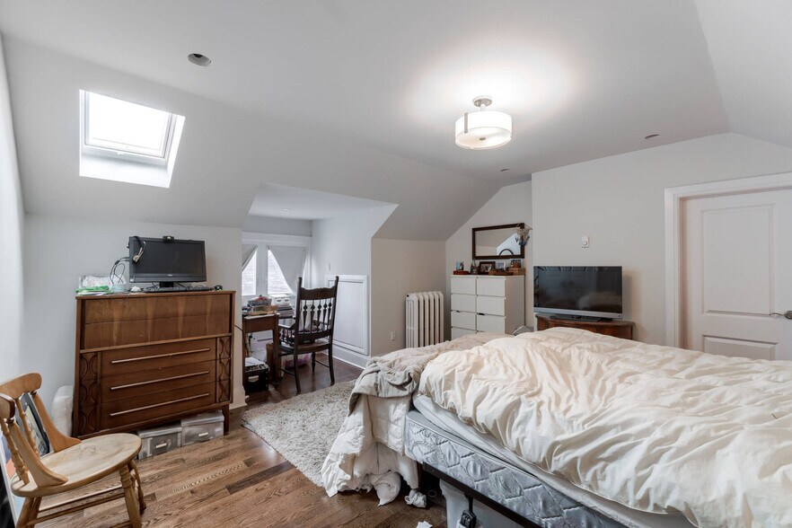 More Photos Of 4 Oriole Gdns, Toronto Apartments For Sale