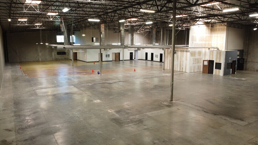 More Photos Of 21130 Centre Pointe Pky, Santa Clarita Warehouse For Lease