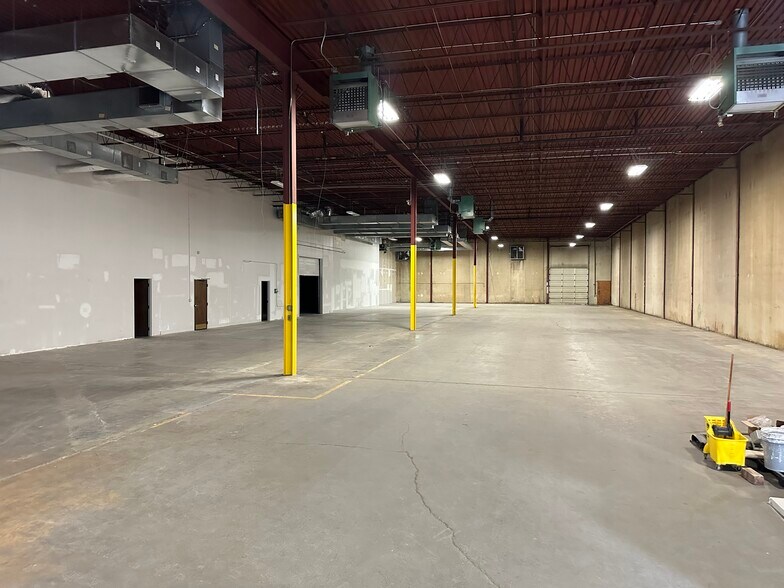 More Photos Of 4040 Delp St, Memphis Distribution For Lease