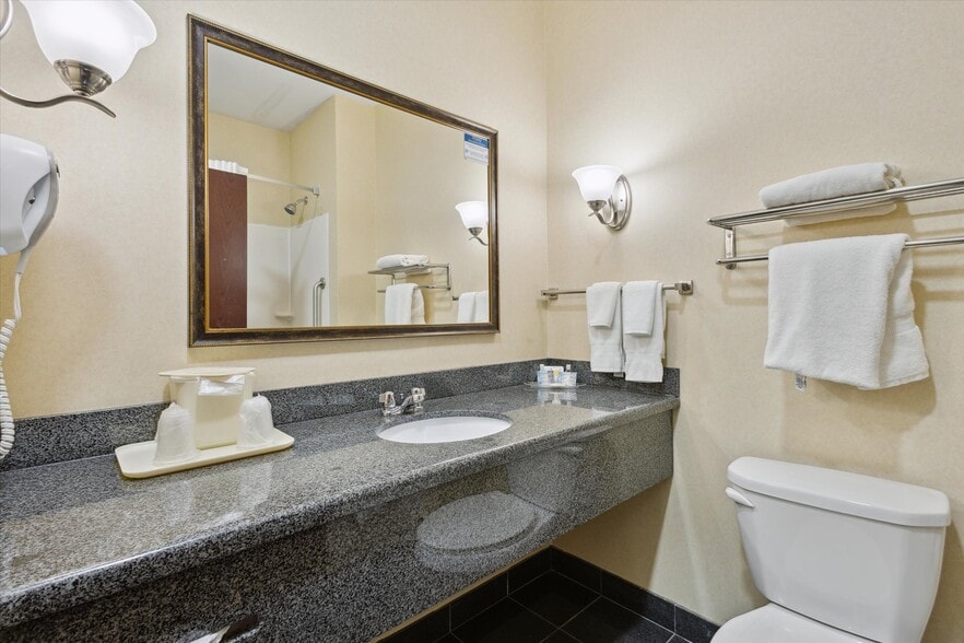 More Photos Of 2750 Fortune Cir W, Indianapolis Hotel For Sale