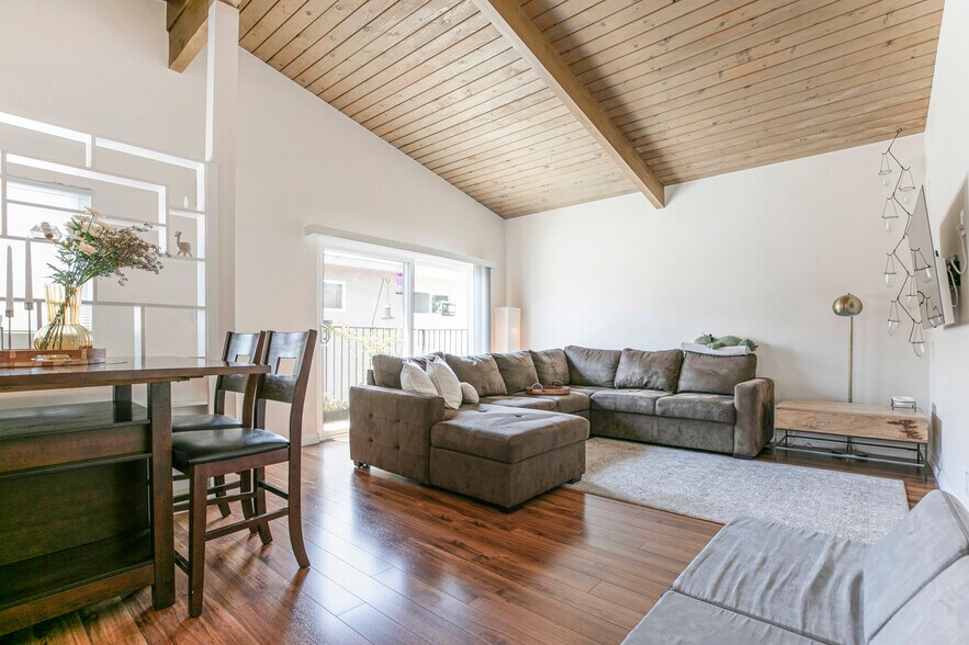 More Photos Of 2014-2016 Peyton Ave, Burbank Apartments For Sale