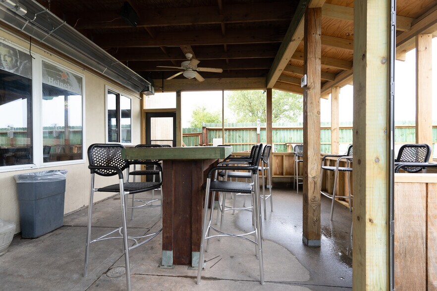 More Photos Of 1401 S Morley St, Moberly Restaurant For Sale