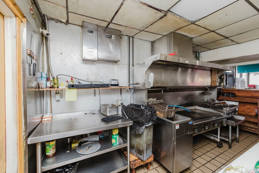 More Photos Of 503 N West St, Wichita Fast Food For Sale
