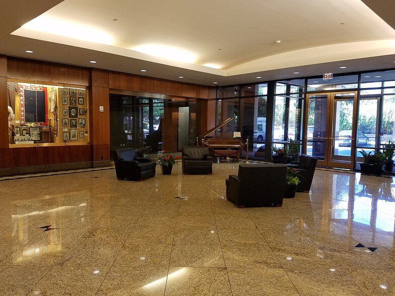 More Photos Of 755 E Mulberry Ave, San Antonio Office For Lease