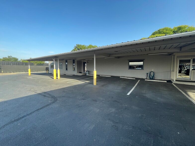More Photos Of 931 Basse Rd, San Antonio Office For Sale