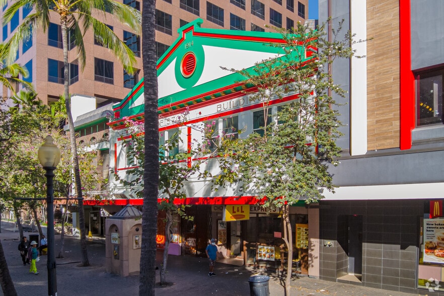 More Photos Of 1111-1113 Fort Street Mall, Honolulu Storefront For Lease